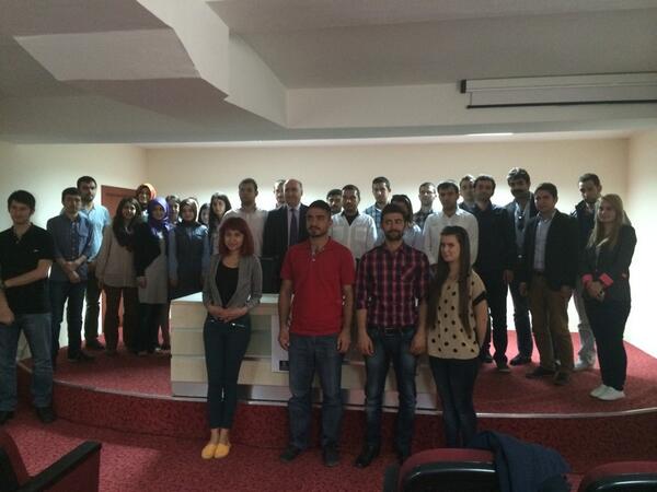 Tgenc06's tweet photo. Bu hafta Yarnın Liderleri Eğitmimizde Çankaya Üniversitesi Rektörü Sn. Ziya Burhanettin Güvenç hocamızla beraberdik http://t.co/sYG8uEaQ7M