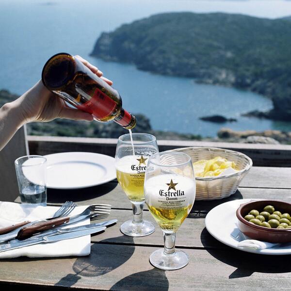EstrellaDammEs's tweet photo. Tapeo, escapadas, terrazas, amigos... nuestra manera de vivir #mediterráneamente en twitter! ¿Aún no nos sigues? http://t.co/isHMKV83B6