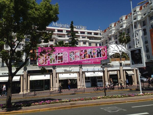 ChristophGreuet's tweet image. #Cannes2014 : '#SpringBreakers2 the second coming', vendu par @WildBunch, prend d'assaut le @Majestic_Cannes.#MIF2014