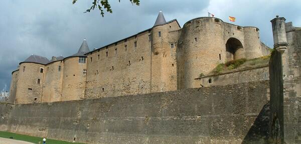 Sample_France's tweet photo. #France #Château #castle #Sedan #Ardennes #sampleoffrance http://t.co/tFFwu3kPQp