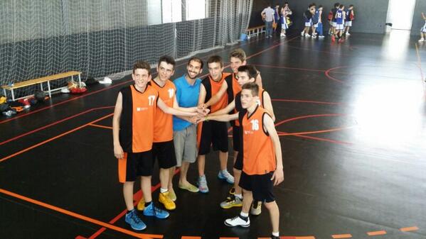 EPClaver's tweet photo. Basquet Claver CADETE: CAMPIONS DEL SEGRIÀ. 40-34 CONTRA RONDA!! Moltes Felcitats!! http://t.co/9f5e6PhBtx