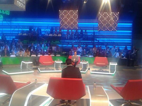jddiaz42's tweet photo. RT"@salvaguilera: Ismael el Qudsi y David Calamonte.¿Es imposible ver Eurovision sin Twitter? Empezamos bien.#MKShow http://t.co/MkxcUnPnOi"
