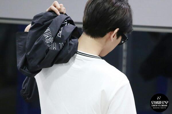 YaTuhan ini cuma keliatan rambut doang tapi nyiksa "<a href="/baekhyun_th/">변백현THAI!</a>: [PIC] 140512 Baekhyun - Airport ©overflow #백현TH "