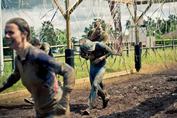 RedBullFrance's tweet photo. 22 000 parisiens poussés à... #boue pour le #MudDay2014 ! http://t.co/fxKTwOyVwP http://t.co/lvI61S5yvJ