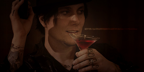 AlwaysNightRPG's tweet image. Los mejores tragos en Titty Twister, sin colorantes ni conservantes, en copa o humano, a gusto del consumidor.