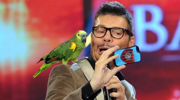 clarinfama's tweet image. .@CuervoTinelli y la selfie de la lora ow.ly/wMWtu