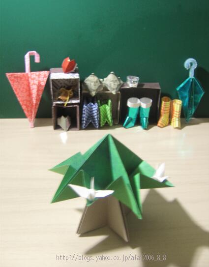 ট ইট র しかけ絵本 手作りポップアップカード 折り紙 糊を使わずに 折り紙一枚で折れる立方体 三角錐 ジョン モントロールの書籍より 表紙の動物たちも良いですが こういうのも好きです Http T Co Sf2mnnwllu Http T Co M4pj4wcxc1