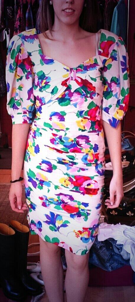 lotenumero13's tweet photo. Vestido en seda estampada de la década de los 80's, perfecto para cualquier BBC day y por tan sólo 35 euros!! http://t.co/1jwiAXovt2
