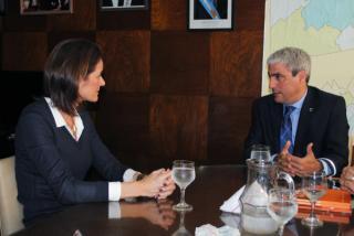 SecNyA_BA's tweet photo. PLANIFICAN ACCIONES PARA LA INFANCIA JUNTO A LA FUNDACIÓN DE AGUSTINA AYLLON @PabloGNavarro @SecNyA http://t.co/eTb6qPuB6K