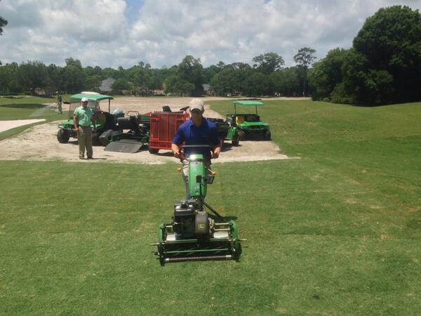 scox1120's tweet photo. First cut on our new approaches good to finally get some grass out on the course http://t.co/QIRo3WZcT3