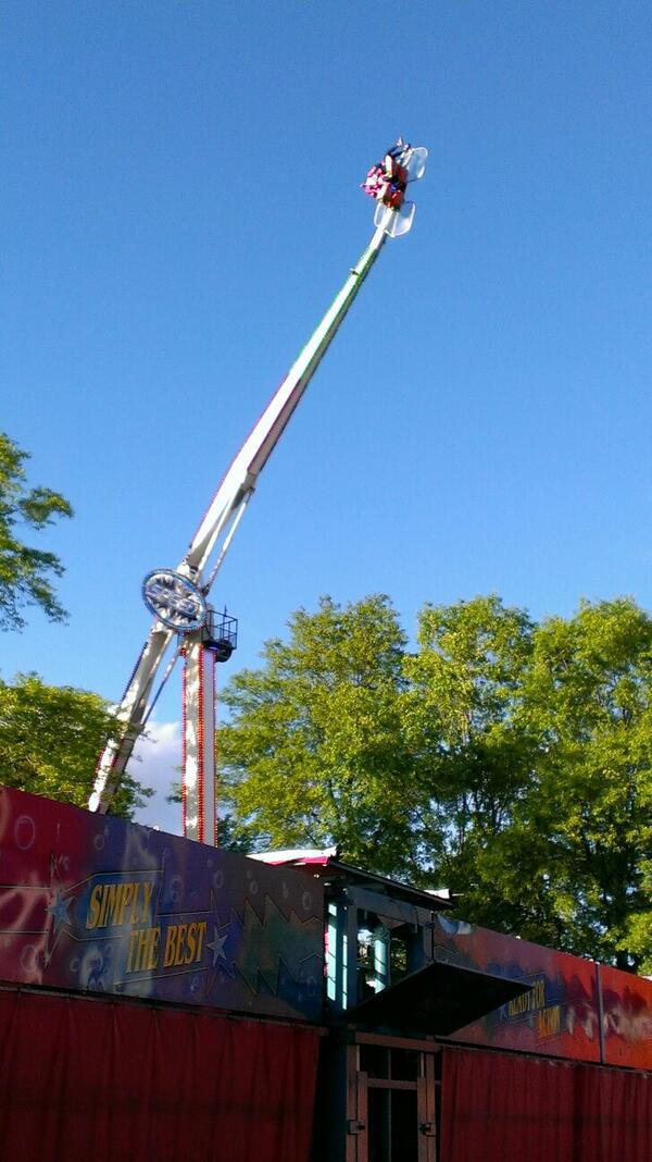 Live #raadsdebatten uitzenden #DeltaTV vanuit het gemeentehuis #Vriezenveen met de #kermis voor de deur