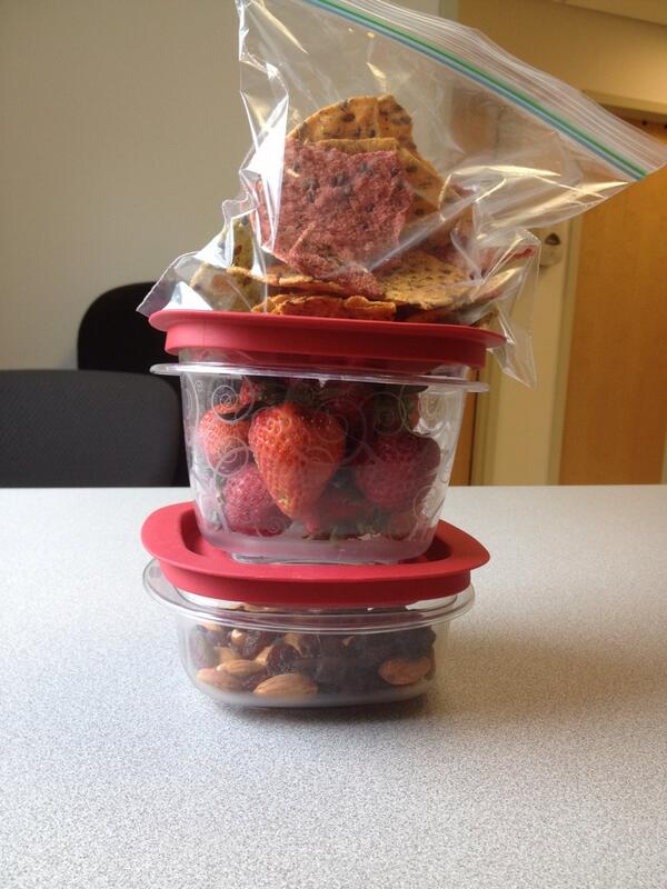 DorianDossRD's tweet image. #snackprep of the day: #strawberries #almonds #raisins and #veggie tortilla chips (made with #beets and #spinach)