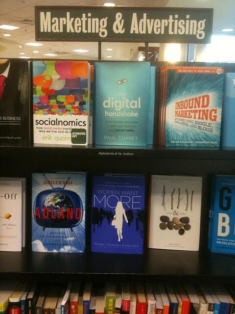 Happy8lab's tweet image. 55 Libros gratis sobre Comunicación Marketing y Social Media ➜bit.ly/jiHvEQ |