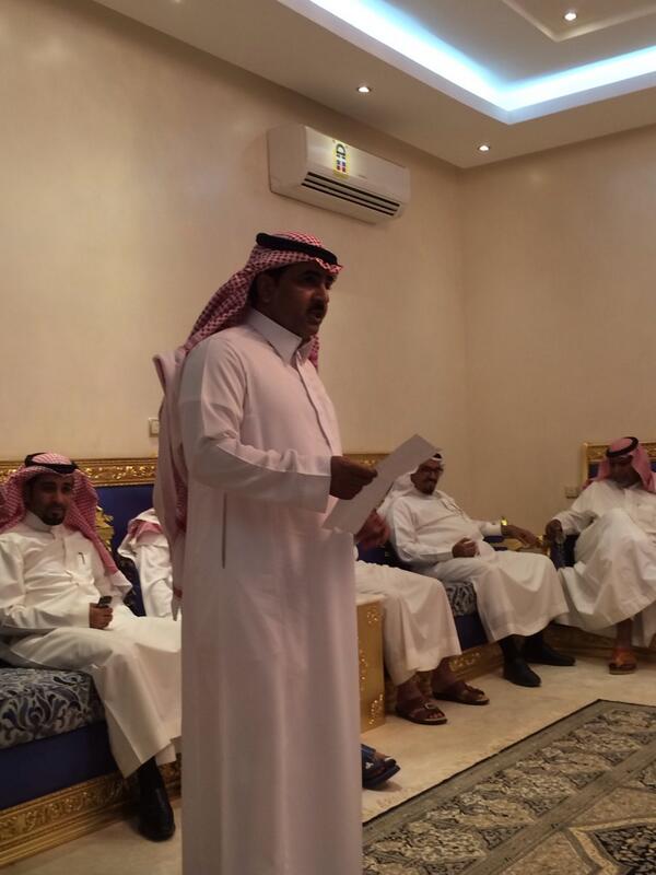 99Huzimi's tweet photo. تعديل ؛ 
مدير عام الخطوط السعوديه الان 

الشاعر عوض القوانه يلقي قصيده http://t.co/4UW1dKCUzS