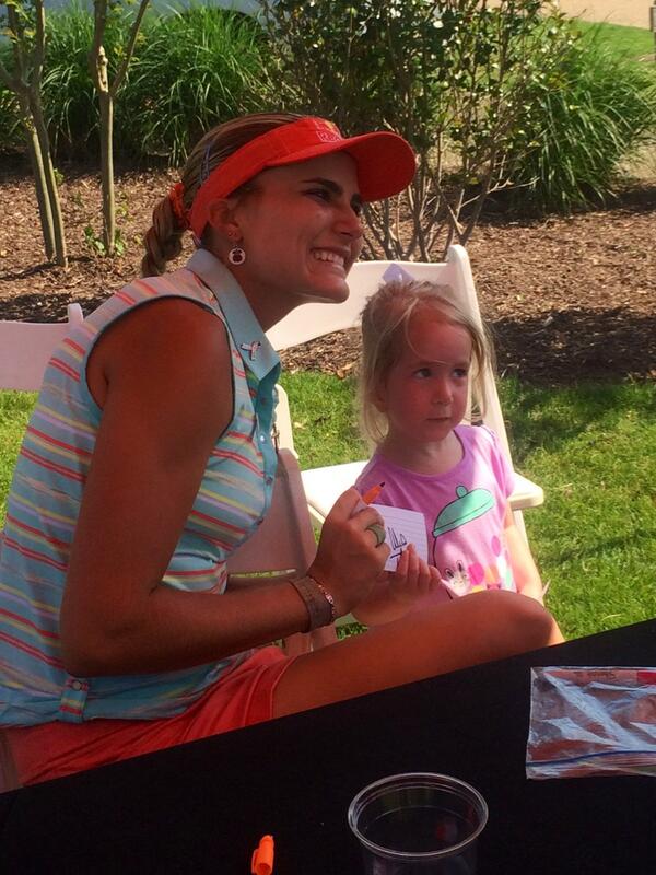 BlueGiraffeSprt's tweet photo. @Lexi with her smallest fan #GoLOOOOONG @cobragolf @PUMAGolf @KingsmillResort @KingsmillLPGA http://t.co/h2Z9GahIi0
