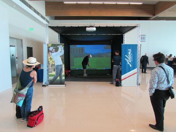 Flying out of DAL? Stop by Gate 14 and check out the golf virtual hitting bay. #DAL <a href="/AdamsGolf/">Adams Golf</a>  #LUV
