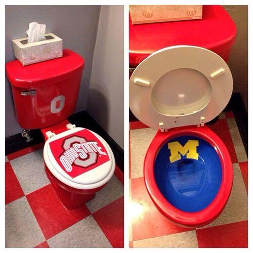 Social_Dump's tweet photo. Ultimate man cave toilet. http://t.co/UgEYZoK96b
