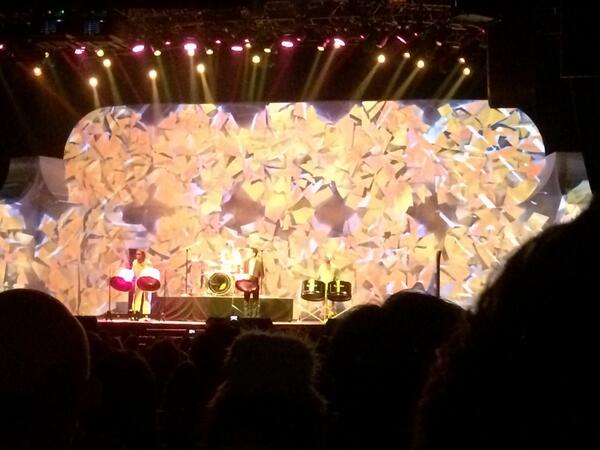 lindykao: @Gladwell at #MagentoImagine with the band http://t.co/lSMEw1iDeY