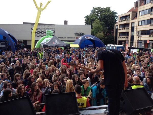 VRsquad's tweet image. Holy cow! Stressfactor in Veurne was crazy! Biggest crowd we ever played for! #vivarevival #stressfactor #tmf #veurne