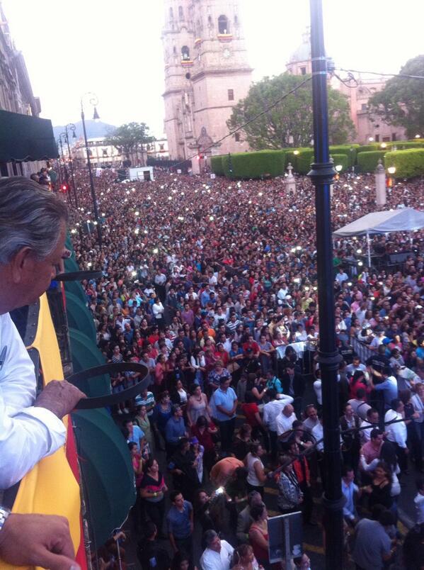 alejandrobe91's tweet photo. #MoreliaCiudadDePaz  @jlopezdoriga @CarlosLoret @Quadratin_ @Milenio @AristeguiOnline @Foro_TV http://t.co/6xo7D9Y1Bf