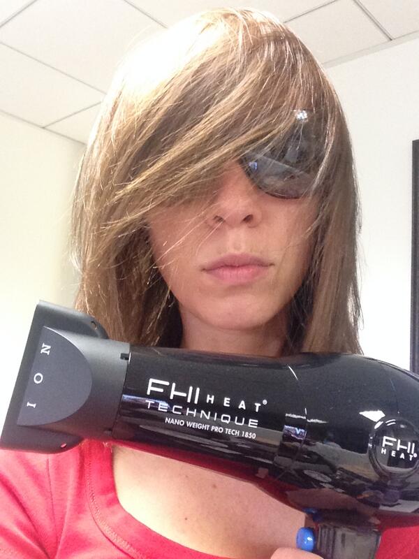 LaNovak's tweet image. Blow dry baby! Love my @FHI_Heat Technique! #Techniquedryer #selfie4FHIHeat #CosmoBeautyAwards
