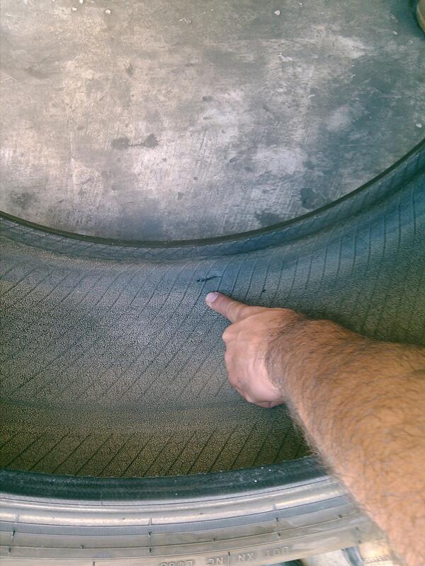 llantix1's tweet image. Asi es la apariencia interna de una llanta con golpe que ocasionó ruptura de cuerdas y manifestación de chipote