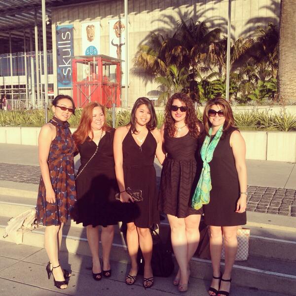 lizsweeeet's tweet photo. Twitter ladies celebrating #compass100 @calacademy cc @CBarlerin @Trisha http://t.co/Ck8oOoDLHN