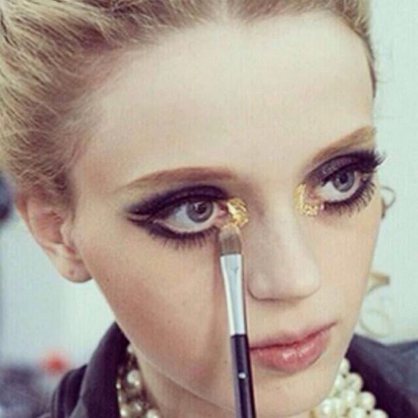 TAHJonline's tweet photo. @CHANEL always does it right #chanelcruisedubai love the patterns, makeup, &amp; Karl http://t.co/k3vIpiP9YU