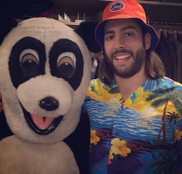 FallonTonight's tweet photo. Just a couple of pals hanging out backstage: http://t.co/pGloOhPr4p #FallonTonight http://t.co/5fgqGi0EVp