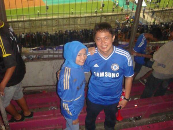 adhamdasya's tweet photo. @Sport_Satu Bersama Istri Tercinta Nonton Chelsea Indonesian Tour 2013.. Salam KTBFFH. #InterSportQuiz http://t.co/dzLGmLN6VQ