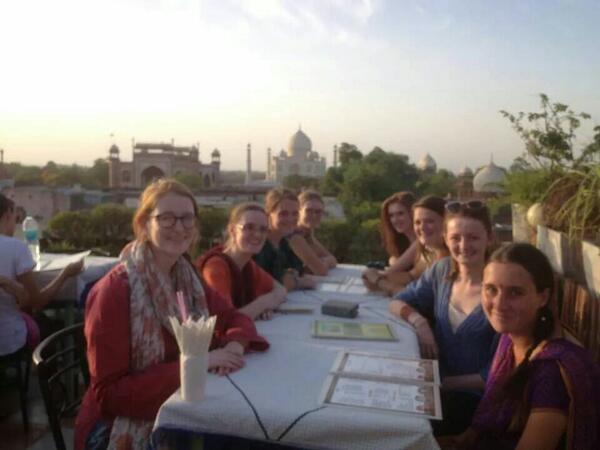 Joannajo94's tweet image. Dinner with a view #TajMahal #projecttrust #volunteers