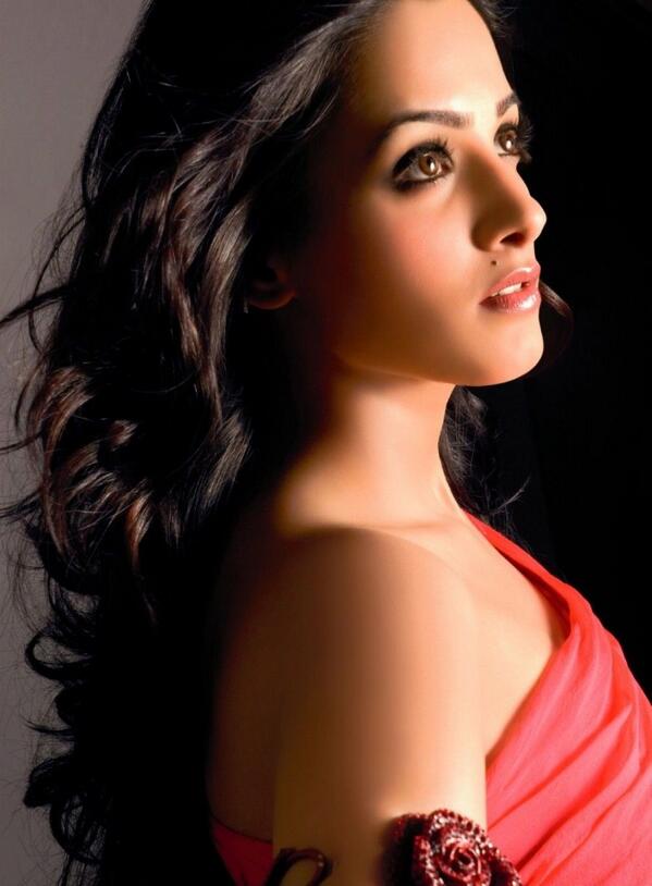 AnitaHassanandi's tweet photo. Stunning Anita ;) http://t.co/QJ7CHXjKiC