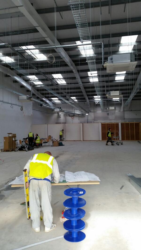 PureGym_PAISLEY's tweet photo. Everyone working hard to get this place open asap for you guys! #purehardwork #purepaisley http://t.co/53jpHC71I1
