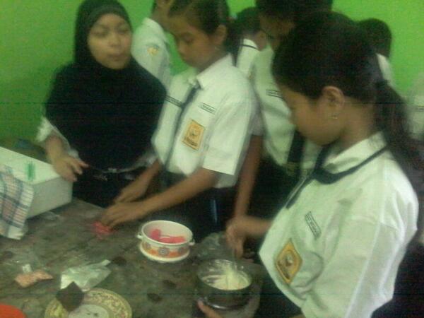 8JOfficial_'s tweet photo. hahaha. ..bingung kabeh ekspresi e..... http://t.co/4ncwWYHF0g