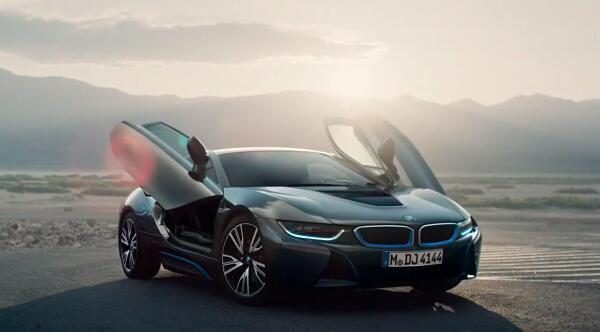 Gus Van Stant et son trio hollywoodien pour la BMW i8 #SamHazeldine #MichaelPitt #MickeySumner goo.gl/q8Y1mz