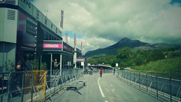 giroditalia's tweet photo. Good Morning from Viggiano!

Buongiorno da Viggiano!

#giro http://t.co/nOnCIlA9aF