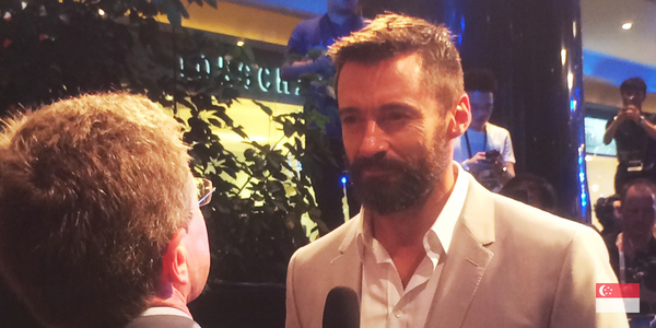 XMenMovies's tweet photo. The #XMen X-Perience continues as @RealHughJackman arrives at the Singapore red carpet premiere. #XMenLive http://t.co/klV1OJI7G4