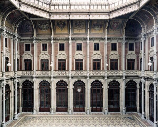 Rai_Arte's tweet image. Incantevoli, di altissimo livello, le foto di Candida Höfer in mostra alla Fondazione Bisazza arte.rai.it/gallery-refres…