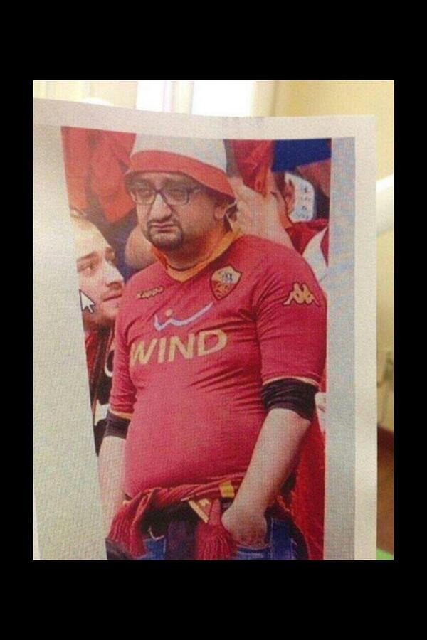 RewizA_'s tweet photo. Tu joues à quoi @Cyrilhanouna ? 😂 http://t.co/DJYsZqli7C