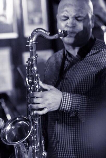 Looking forward to cocktails and live jazz, bank holiday Sunday from 7. To guarantee a table, booking recommended!