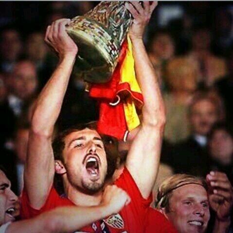 cluvidia's tweet photo. "Tú alzas la Copa, Antonio Puerta, Va por Ti" http://t.co/FwHDpKB815