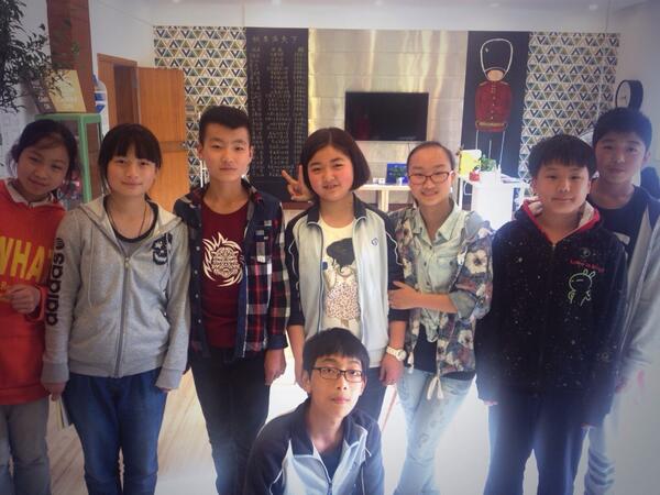 BF_Group's tweet image. Students at Blue Tassel, Suzhou, say hello to their friends in the UK #welcometoSuzhou