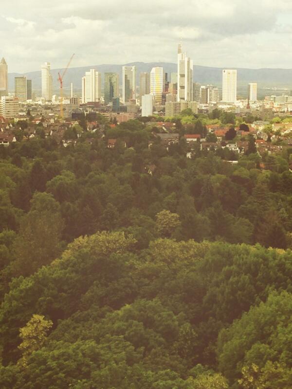 Frankfurt von oben ist auch schön ;) und voll viel grün!!!!