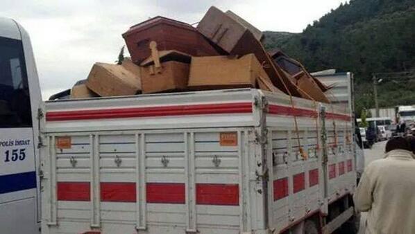 Günün özeti. #Soma'da işçilere tabut yetmiyor. Çevre illerden tabut getiriliyor