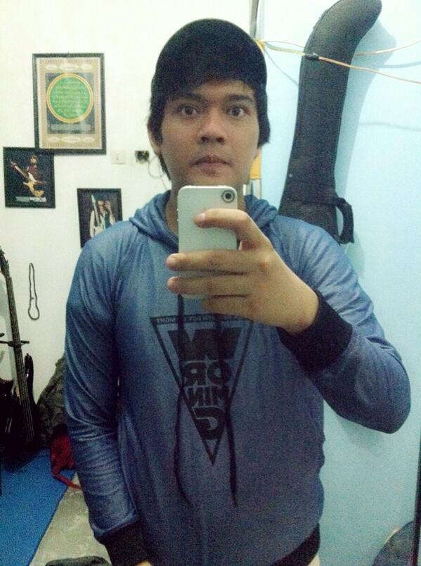 Tingkat ke kecean nya bertambah :) RT"<a href="/Monang_T/">Monang Tambunan</a>: Makin kece pake hoodie nya -> <a href="/Worming_Cloth/">Worming Cloth</a> hihihi "