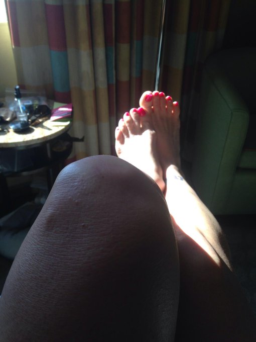 Feet in the sun http://t.co/R6mXhFmjaB<a href="/tag/christianlouboutin"class="tags"><span>#christianlouboutin</span></a>