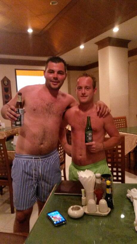 Perry_martin88's tweet photo. Enjoying a heineken at the hotel n hitton the town http://t.co/xLV8hc5qvH