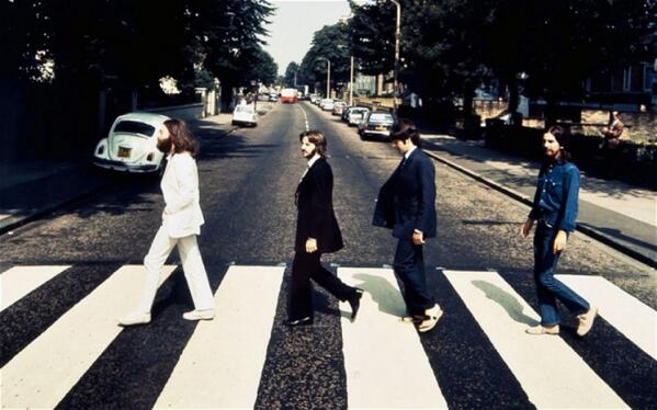 aMrazing's tweet photo. RT kalau kamu mau foto di sini, gratis, dibayarin. Ini Abbey Road. Hi, FANS THE BEATLES!! #InggrisGratis http://t.co/mb42D96uOP