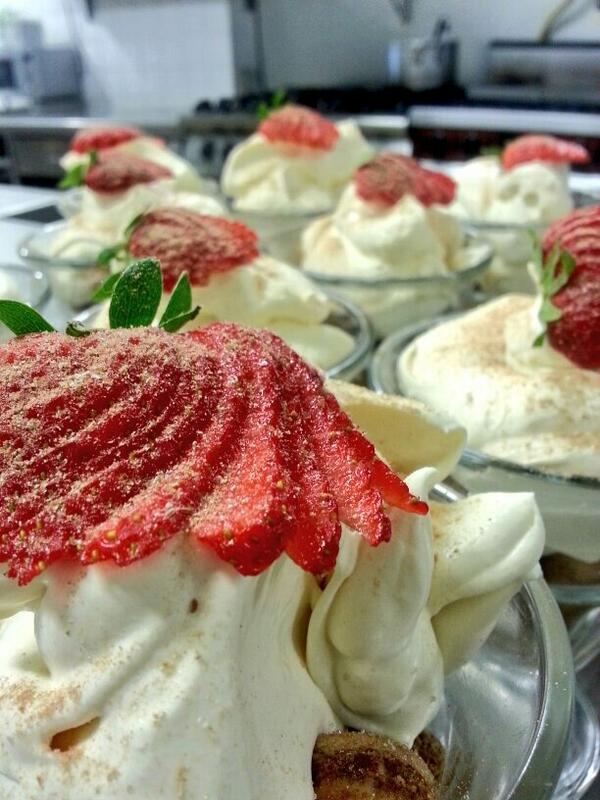 TheOldBill1's tweet photo. Tira mi su....pick me up!!!would you??#tastytreats#oldham#food.prbx http://t.co/2t8dArhNjq