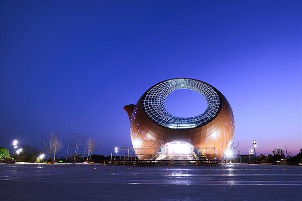 designboom's tweet image. wuxi wanda cultural city&apos;s exhibition center resembles a giant teapot #architecture #China designboom.com/architecture/w…